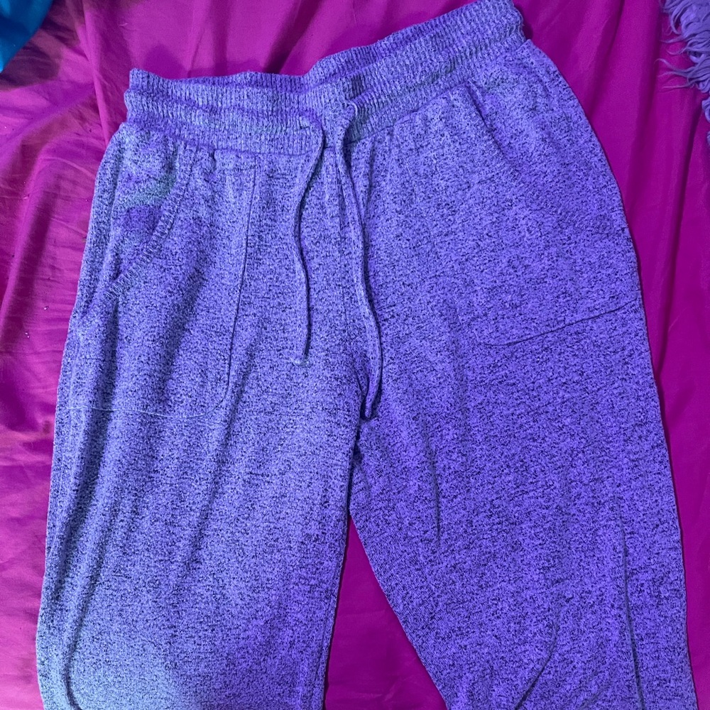 Women’s grey stretchy sweatpants